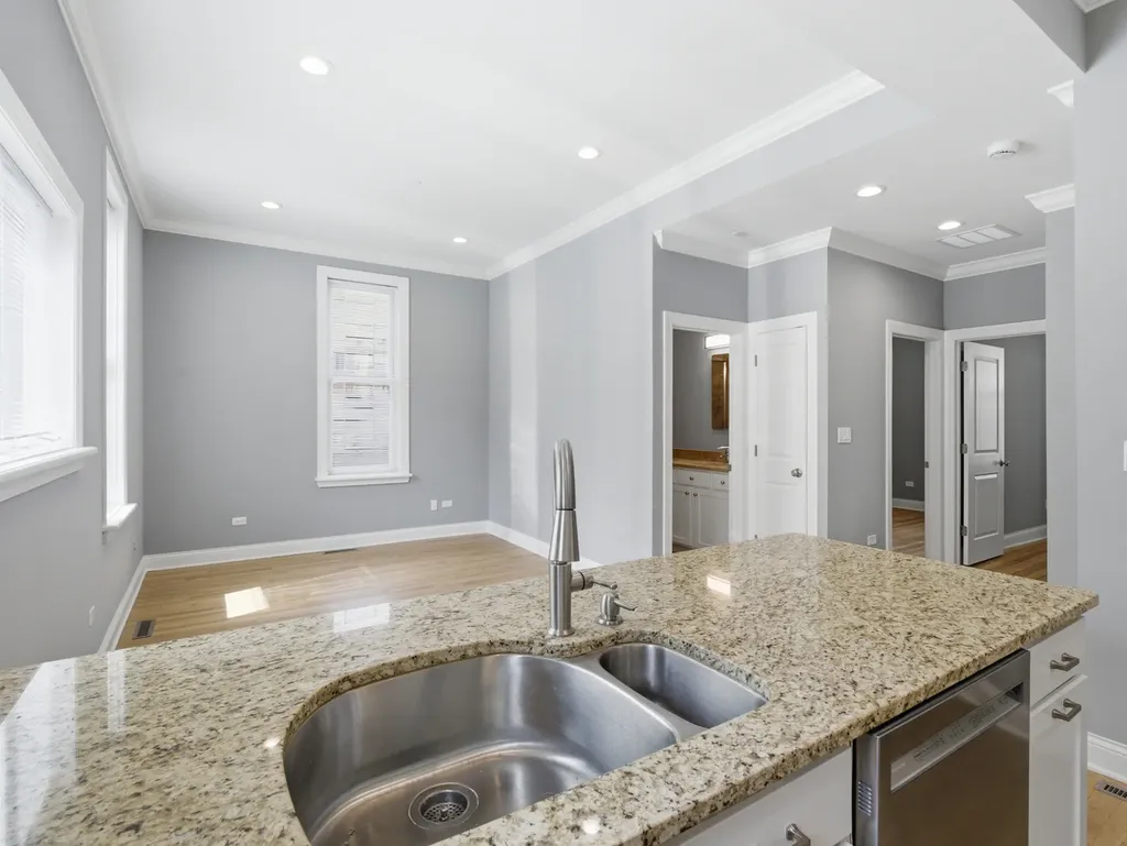 863 West Newport Avenue Chicago IL 60638