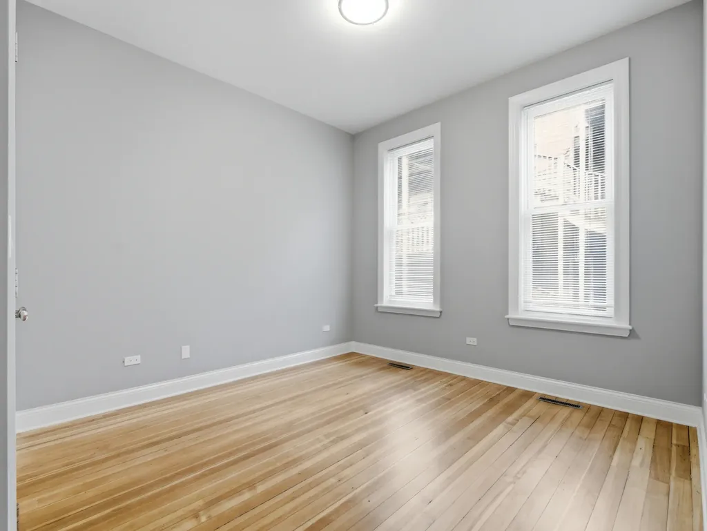 863 West Newport Avenue Chicago IL 60638
