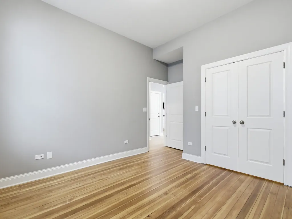 863 West Newport Avenue Chicago IL 60638