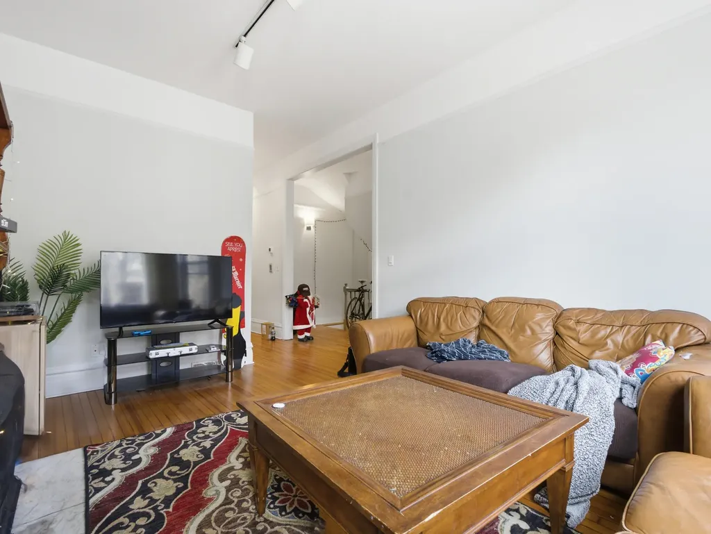 863 West Newport Avenue Chicago IL 60638