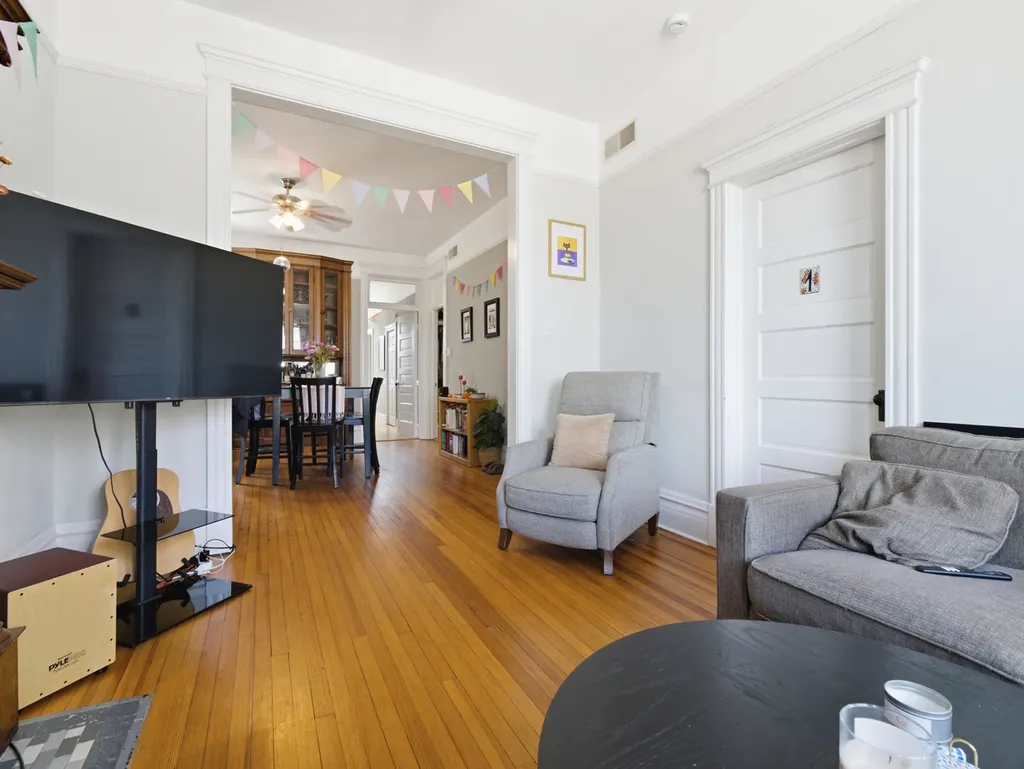863 West Newport Avenue Chicago IL 60638