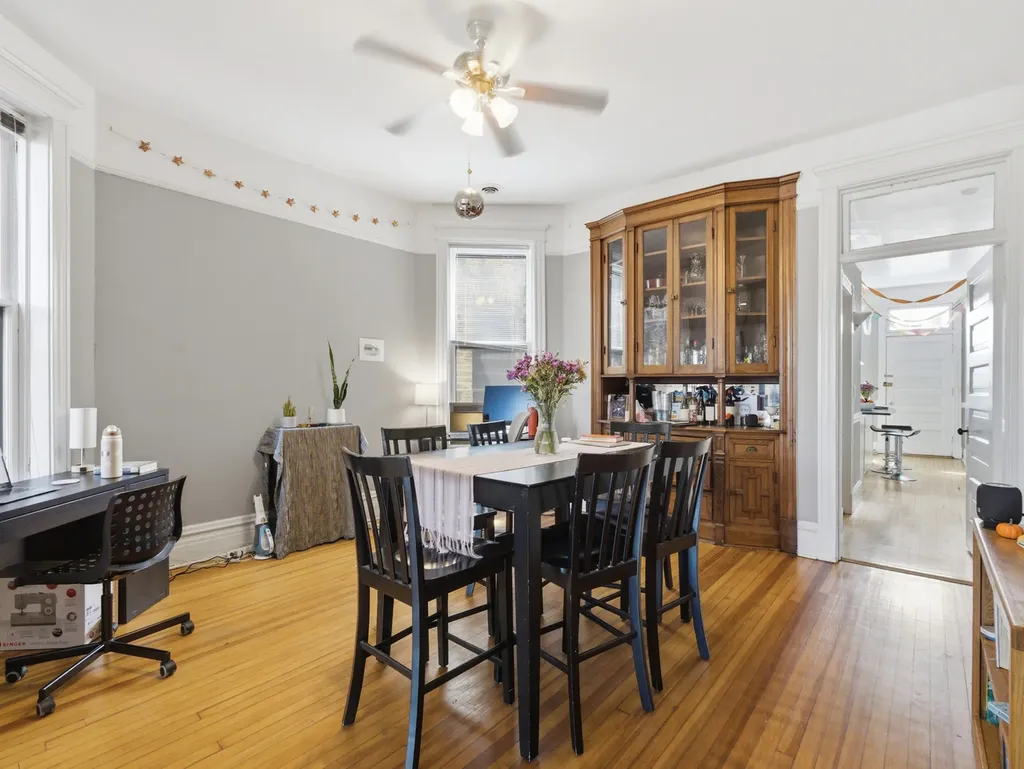 863 West Newport Avenue Chicago IL 60638