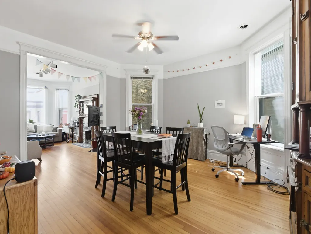 863 West Newport Avenue Chicago IL 60638