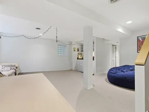 863 West Newport Avenue Chicago IL 60638