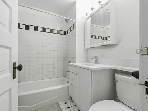 863 West Newport Avenue Chicago IL 60638