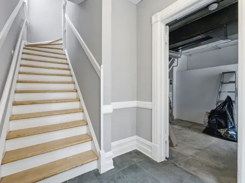 863 West Newport Avenue Chicago IL 60638