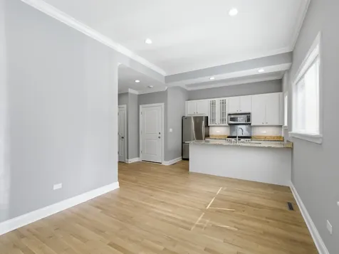 863 West Newport Avenue Chicago IL 60638