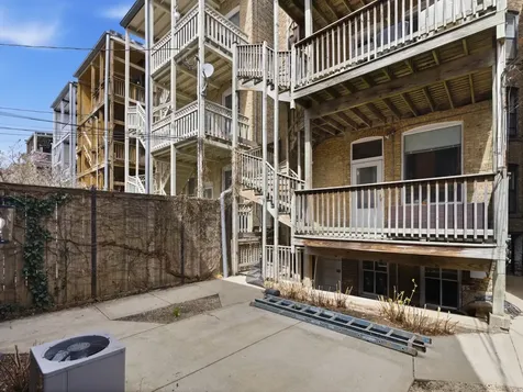 863 West Newport Avenue Chicago IL 60638
