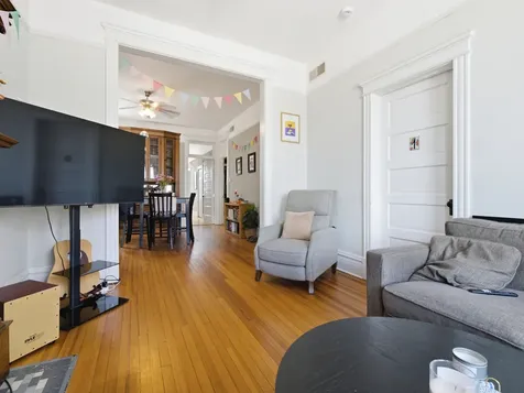 863 West Newport Avenue Chicago IL 60638