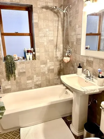 717 West Junior Terrace Chicago IL 60613