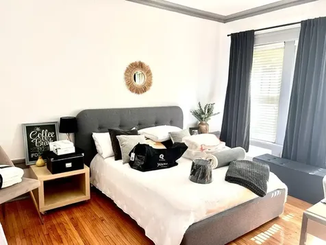 717 West Junior Terrace Chicago IL 60613