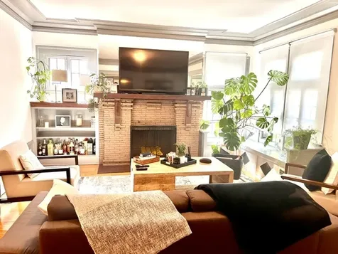717 West Junior Terrace Chicago IL 60613