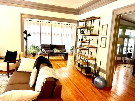 717 West Junior Terrace Chicago IL 60613