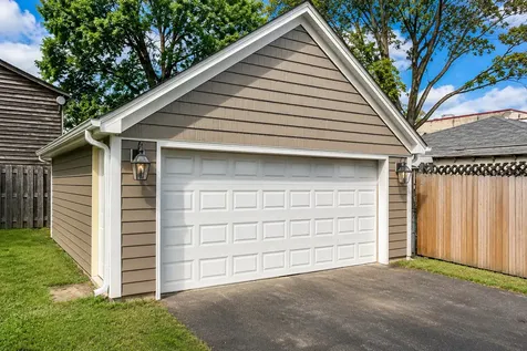 130 West Ellis Avenue Libertyville IL 60048