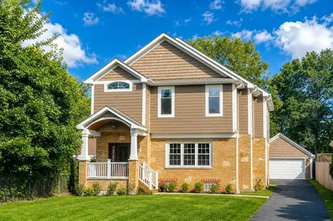 130 West Ellis Avenue Libertyville IL 60048