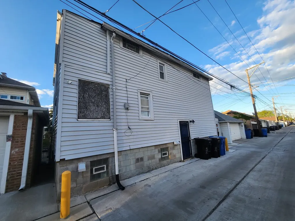 4925 West Warwick Avenue Chicago IL 60641