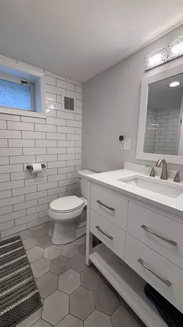 389 Addison Road Riverside IL 60546