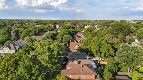 389 Addison Road Riverside IL 60546