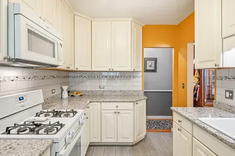 389 Addison Road Riverside IL 60546