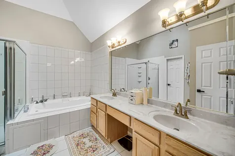 8709 Shade Tree Circle Lakewood IL 60014