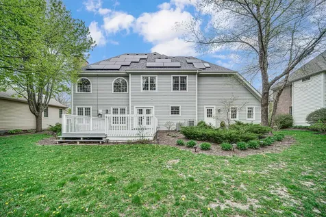 8709 Shade Tree Circle Lakewood IL 60014