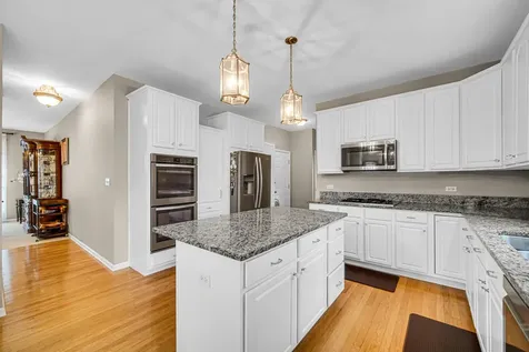 8709 Shade Tree Circle Lakewood IL 60014