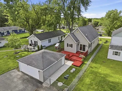 1316 Nippersink Drive Spring Grove IL 60081
