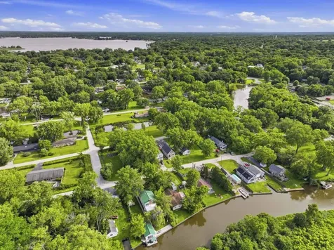 1316 Nippersink Drive Spring Grove IL 60081