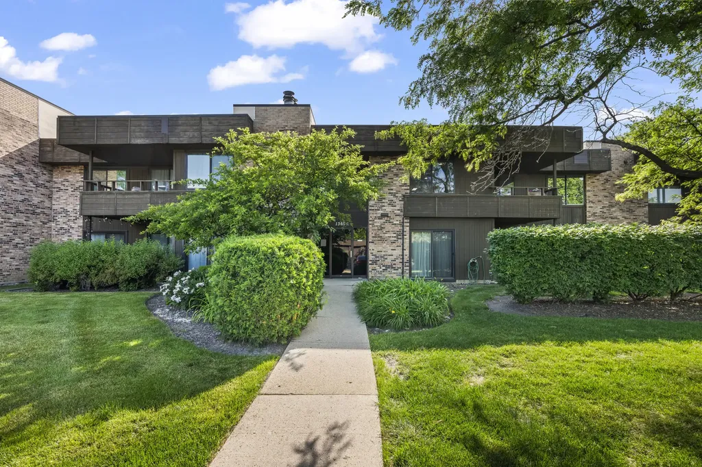 1365 North Sterling Avenue Palatine IL 60067
