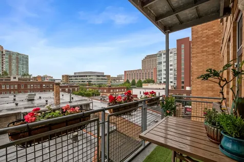 1572 Maple Avenue Evanston IL 60201