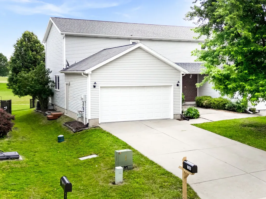 1240 Beacon Hill Court Normal IL 61761