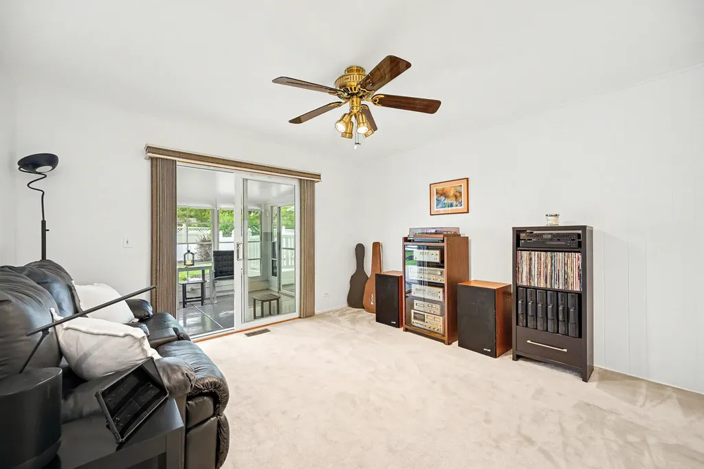 23W303 Cambridge Court Glen Ellyn IL 60137
