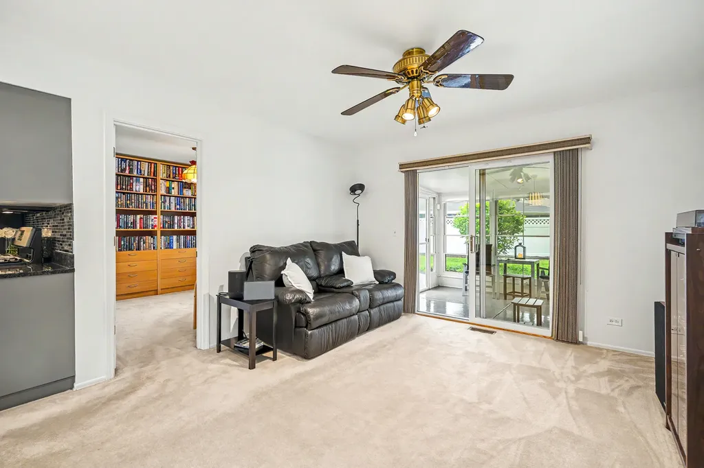 23W303 Cambridge Court Glen Ellyn IL 60137