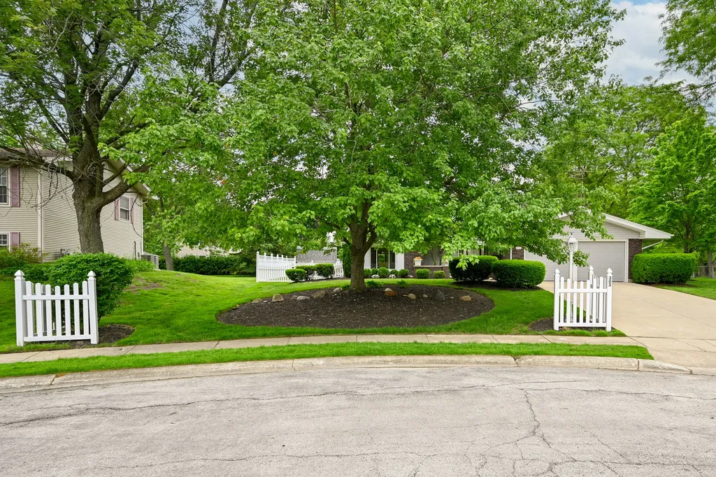 23W303 Cambridge Court Glen Ellyn IL 60137