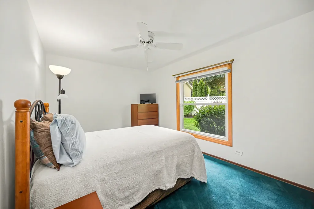 23W303 Cambridge Court Glen Ellyn IL 60137