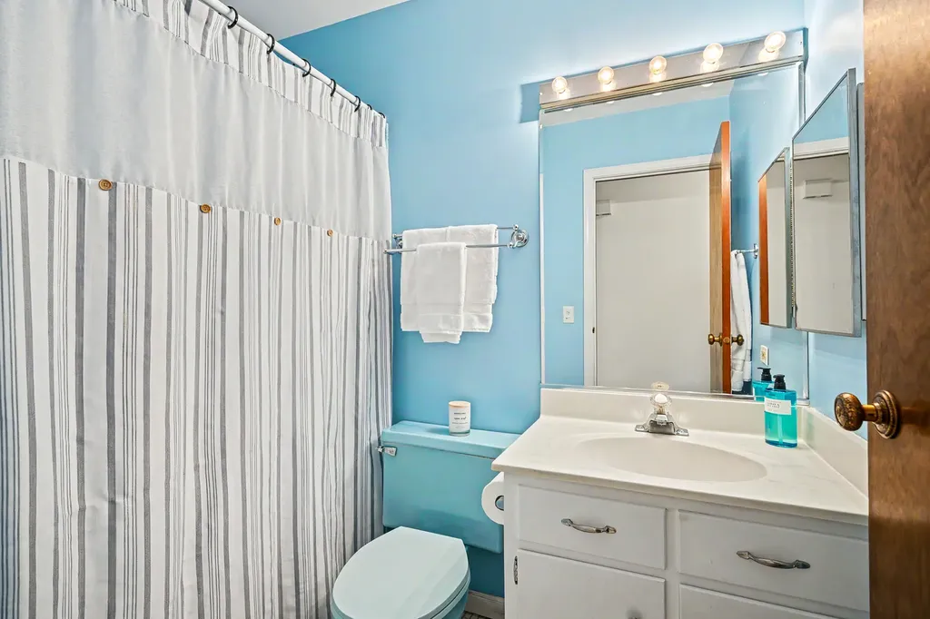 23W303 Cambridge Court Glen Ellyn IL 60137