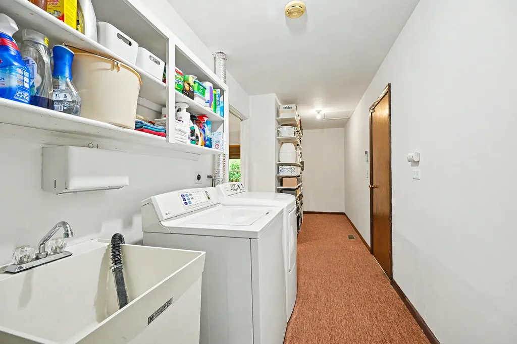 23W303 Cambridge Court Glen Ellyn IL 60137