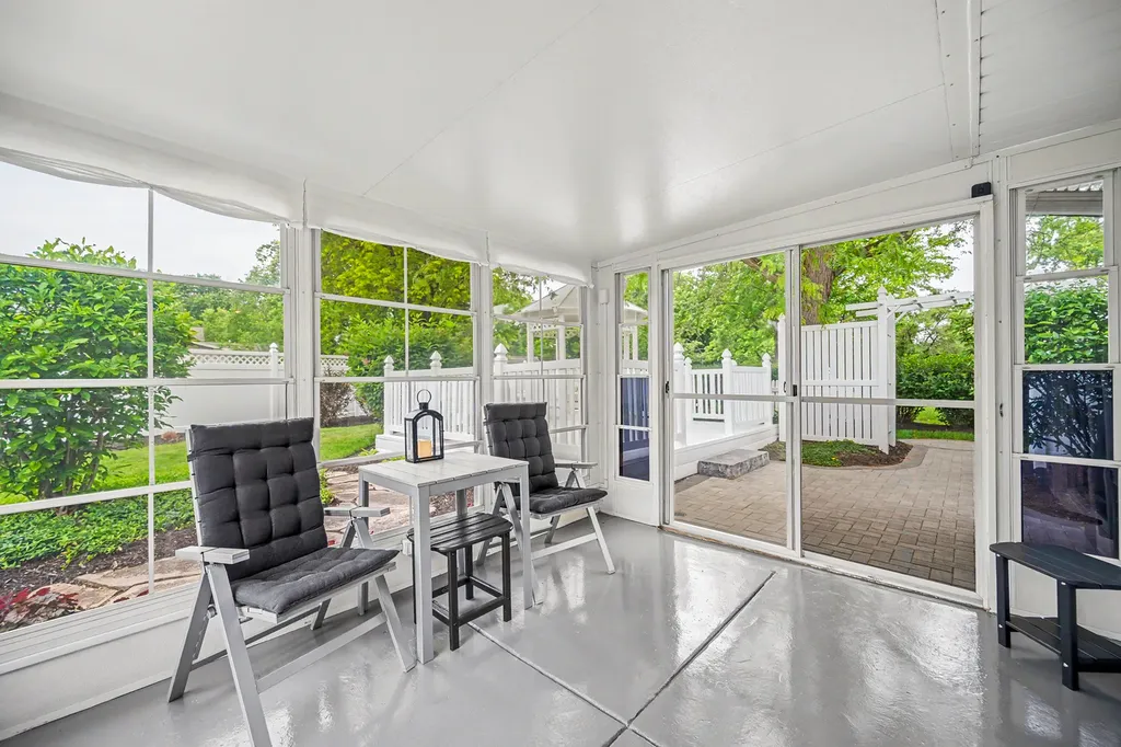 23W303 Cambridge Court Glen Ellyn IL 60137