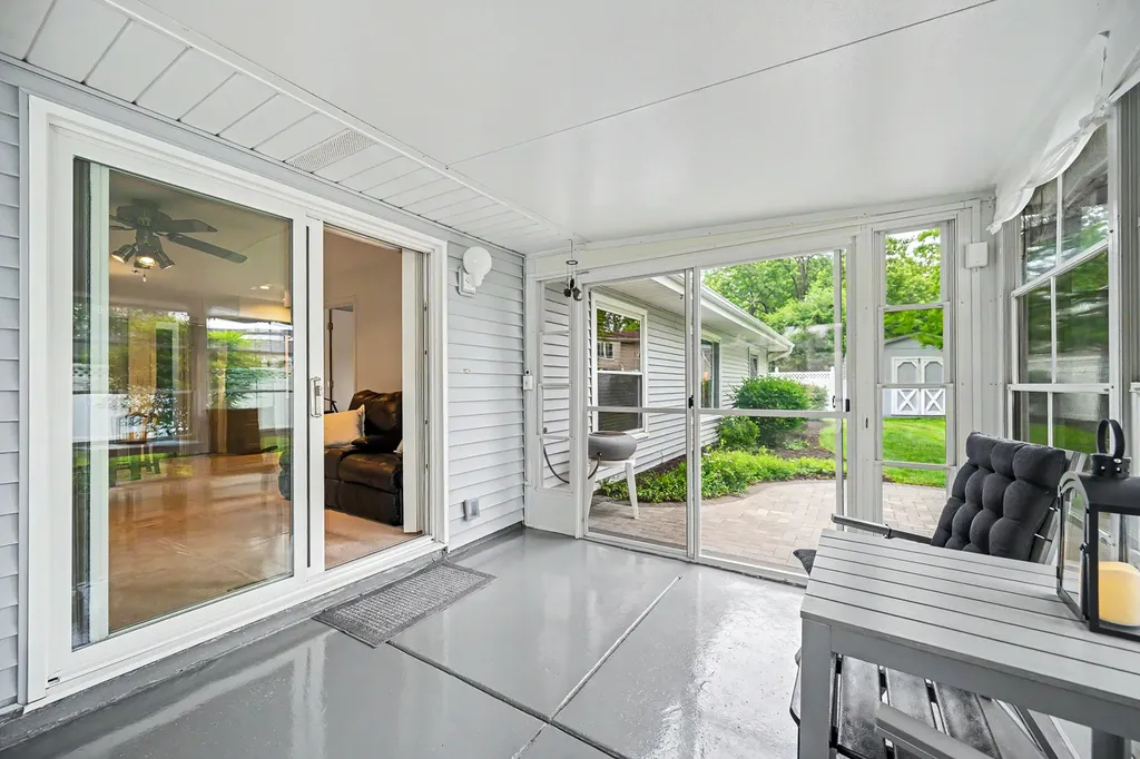 23W303 Cambridge Court Glen Ellyn IL 60137