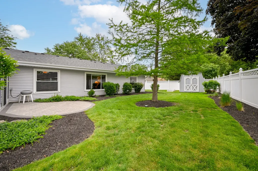 23W303 Cambridge Court Glen Ellyn IL 60137