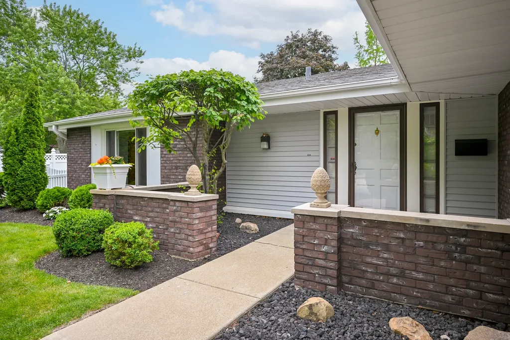 23W303 Cambridge Court Glen Ellyn IL 60137