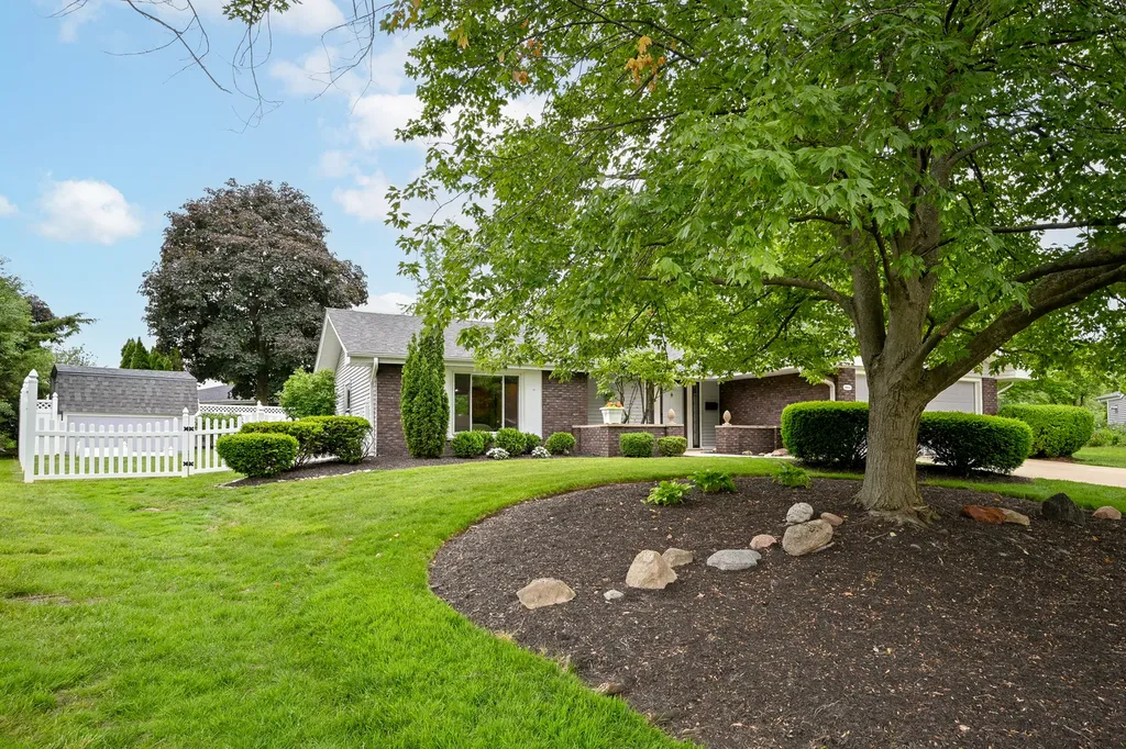 23W303 Cambridge Court Glen Ellyn IL 60137