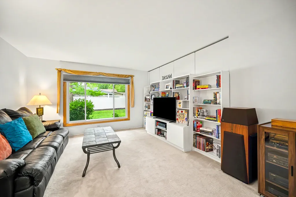 23W303 Cambridge Court Glen Ellyn IL 60137