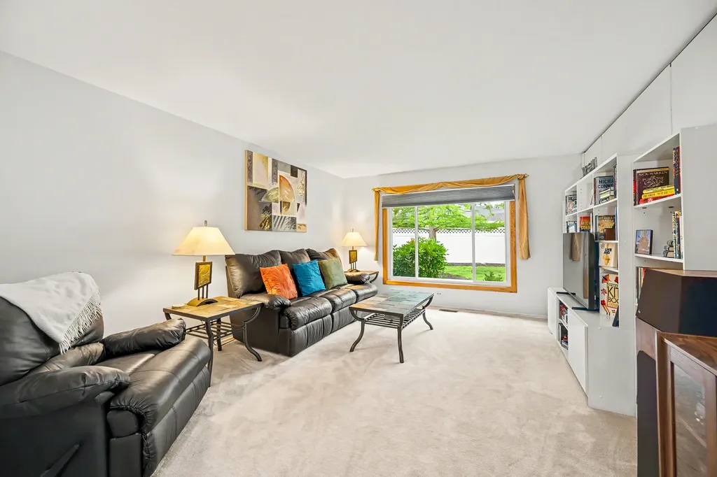 23W303 Cambridge Court Glen Ellyn IL 60137