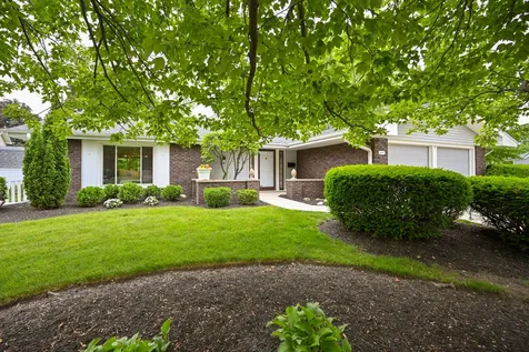 23W303 Cambridge Court Glen Ellyn IL 60137