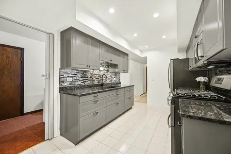 23W303 Cambridge Court Glen Ellyn IL 60137