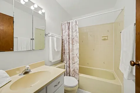 23W303 Cambridge Court Glen Ellyn IL 60137