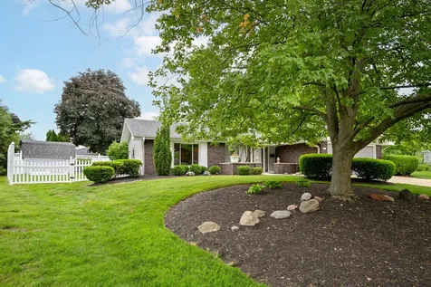 23W303 Cambridge Court Glen Ellyn IL 60137