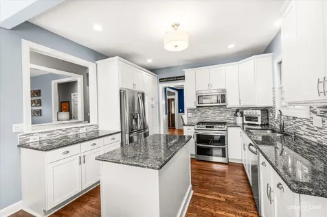 386 Essex Drive Oswego IL 60543