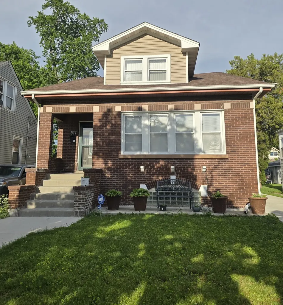 927 24TH Avenue Bellwood IL 60104